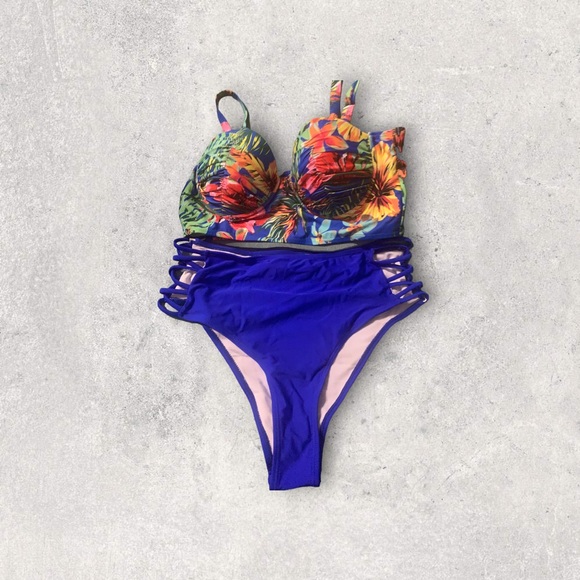 SHEIN 2!piece Hawaiian style bathing suit - Picture 2 of 4